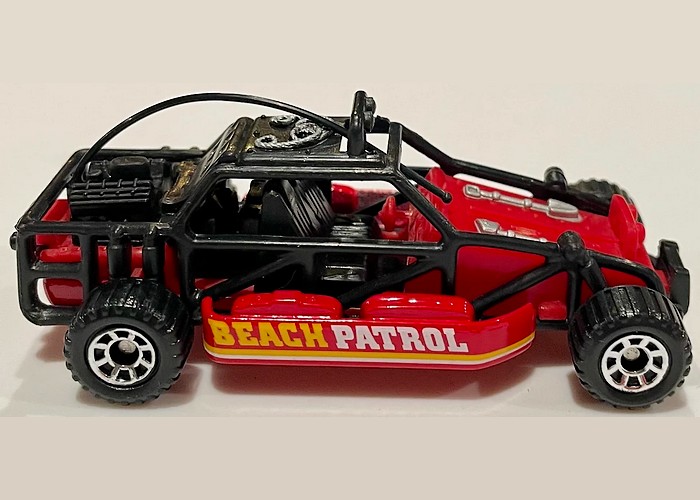 Voiture miniature avec une antenne